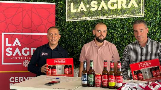 El Quijote Rugby Club ha estado presente esta mañana en el acto de presentación de su patrocinador Cervezas La Sagra